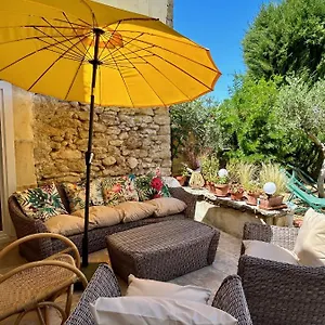 Privee Dans Un Mas Au Centre Du Village Maubec (Vaucluse)